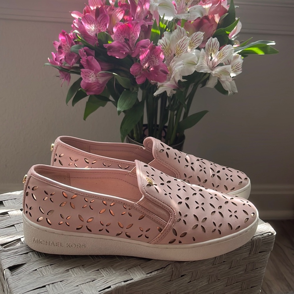 Michael Kors Pink/Rose Gold Perforated slide on Size 7/37M